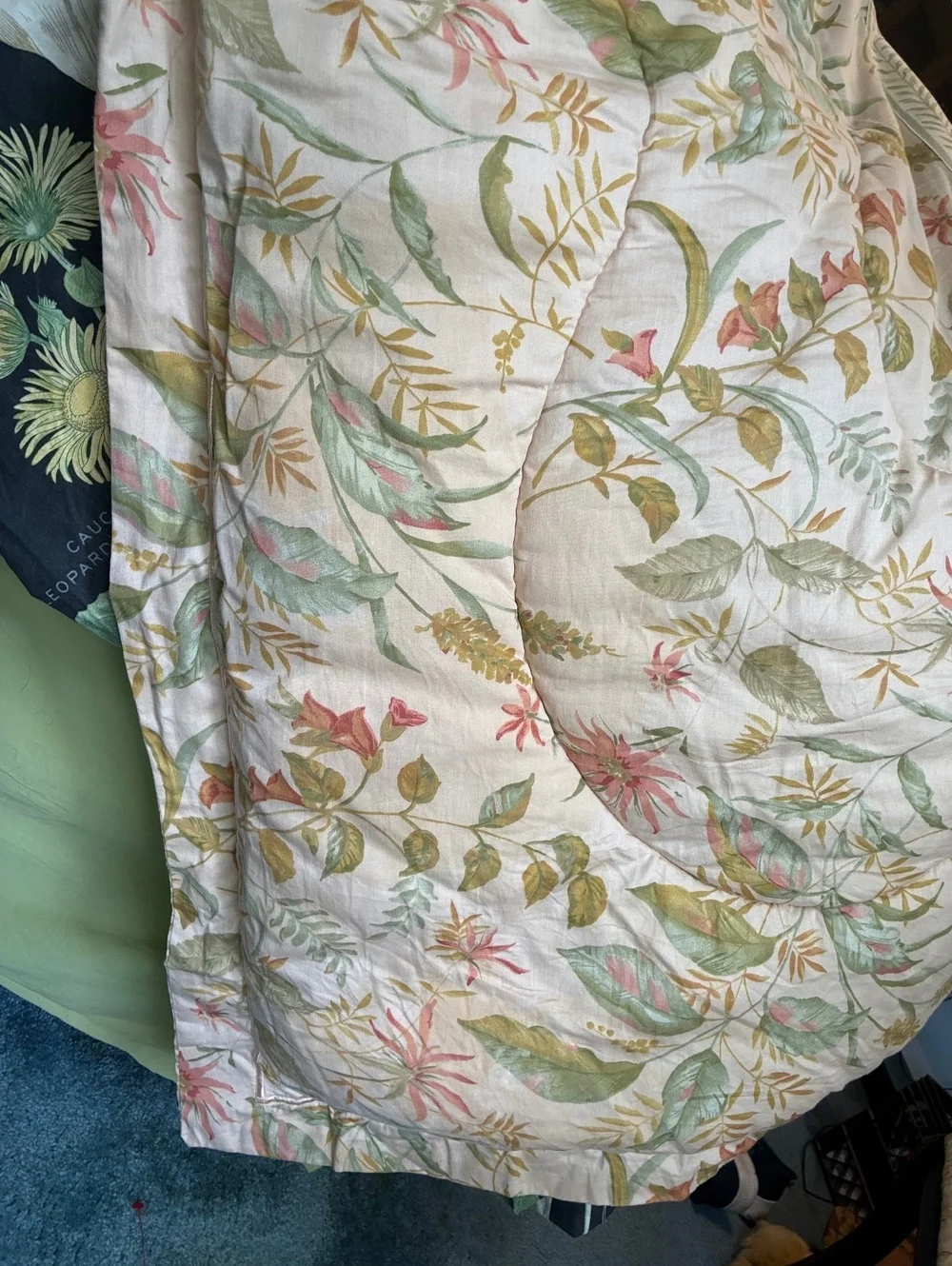 Floral Patterned Quilted Bedspread bedskirt set